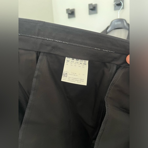 NWT Hugo Boss 44T suit - Picture 3 of 5